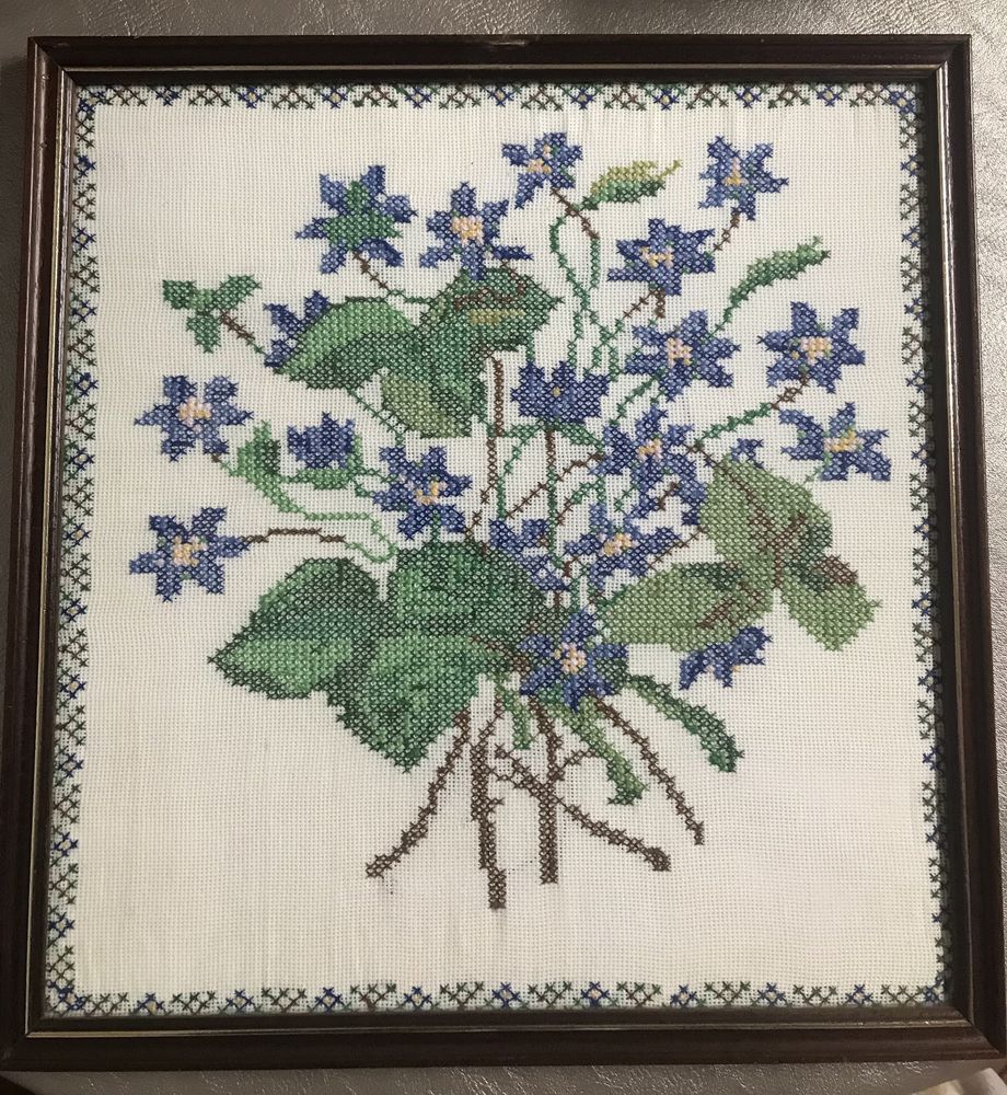 Quadros floridos/ flores em ponto cruz bordados à mão
