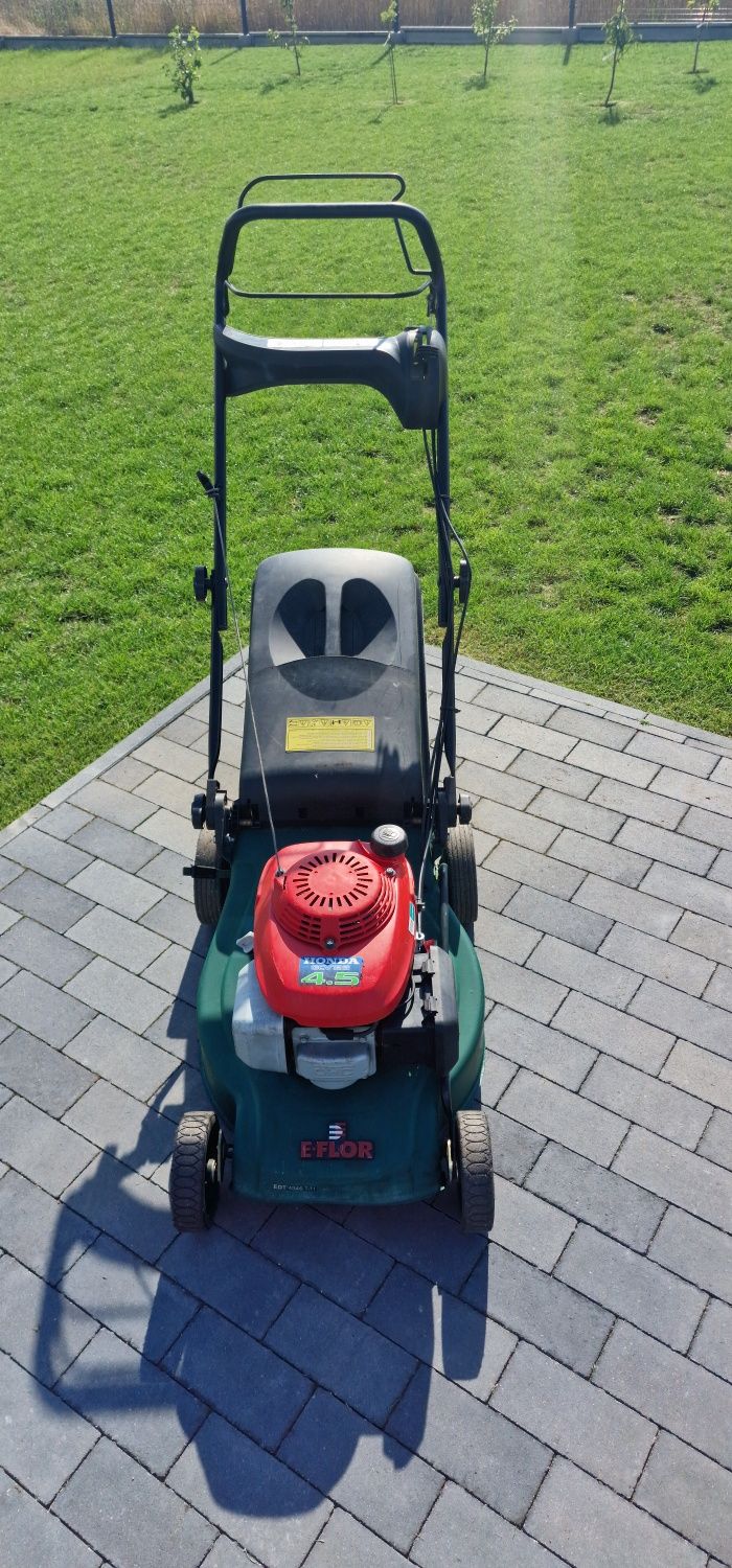 Sprzedam kosiarkę z napędem Silnik Honda