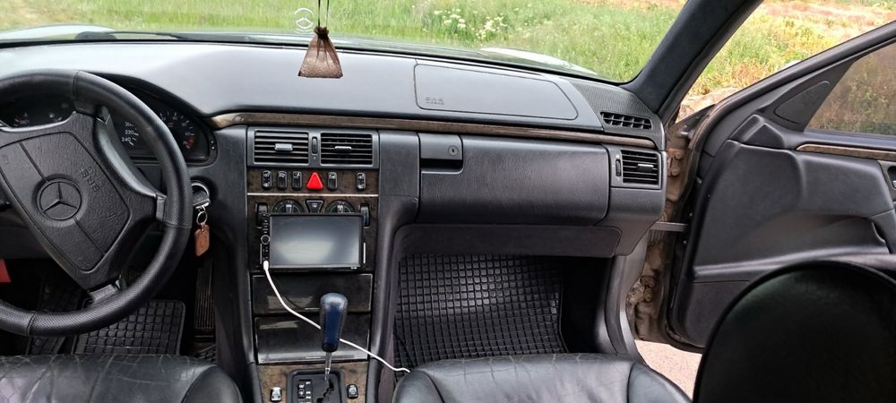 Продам мерседес 210