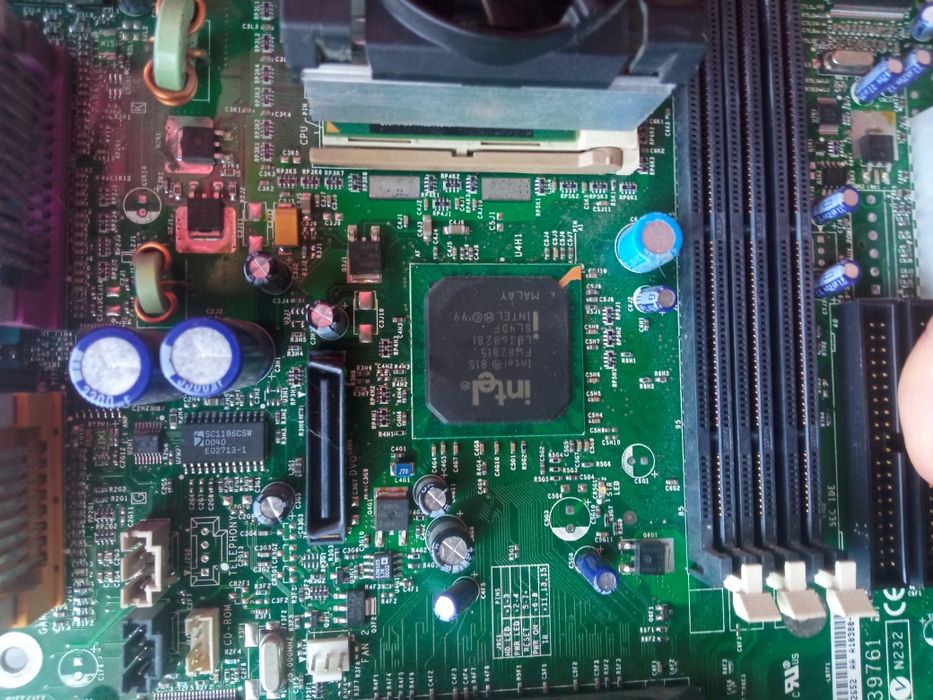 Материнская плата Gigabyte GA-7VT600-L DDR ATX и D815EEA2 / D815EPEA2