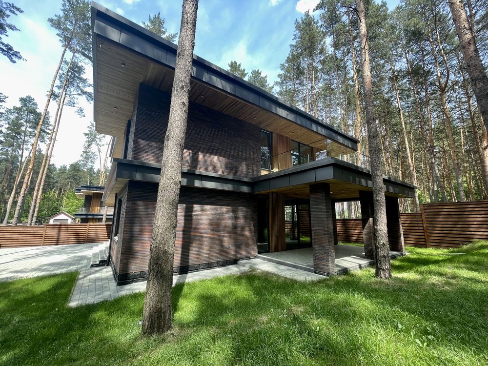 Стильный дом в пригороде Киева, в лесной зоне!