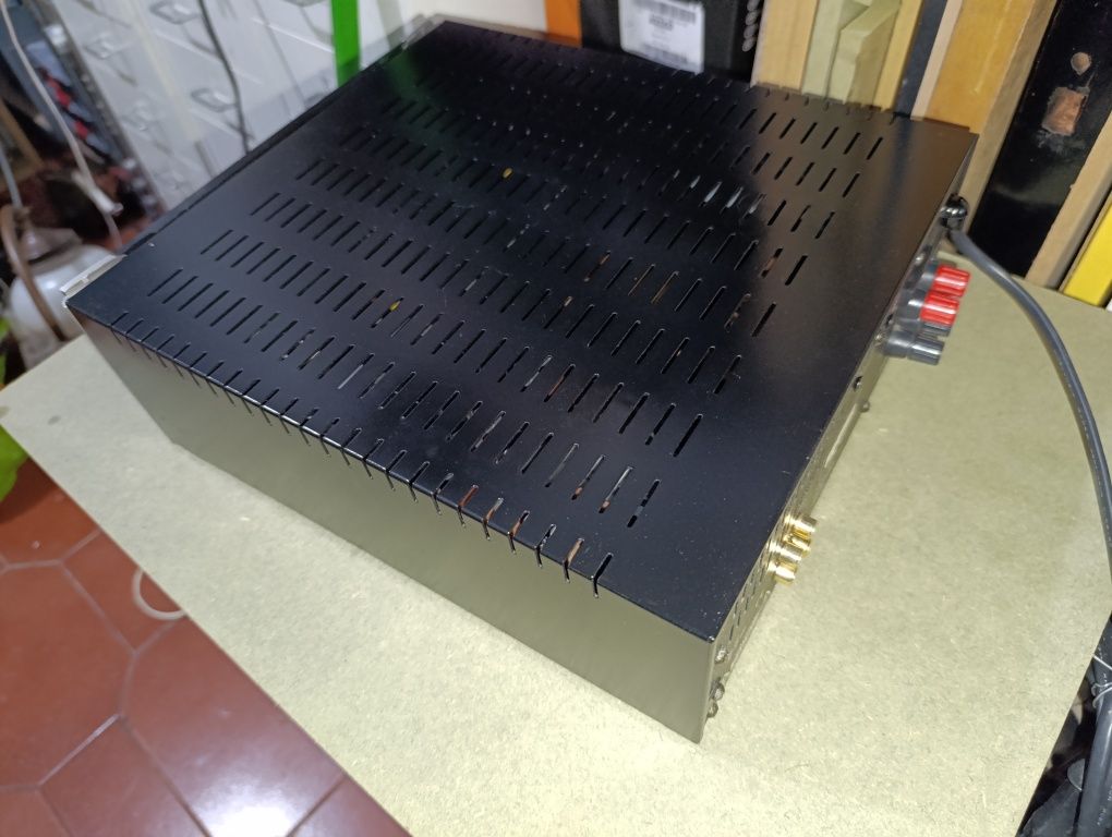 Amplificador de potência Harman Kardon