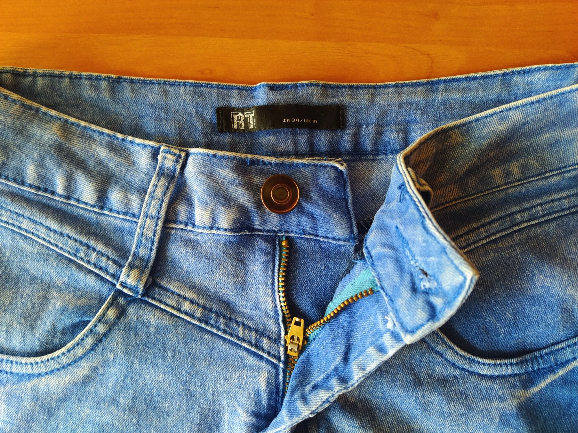 Женские джинсовые шорты (размер XS/S)