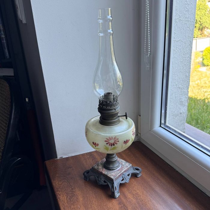 Lampa naftowa Szklana/Marmur kon.XlX pocz. XX wieku