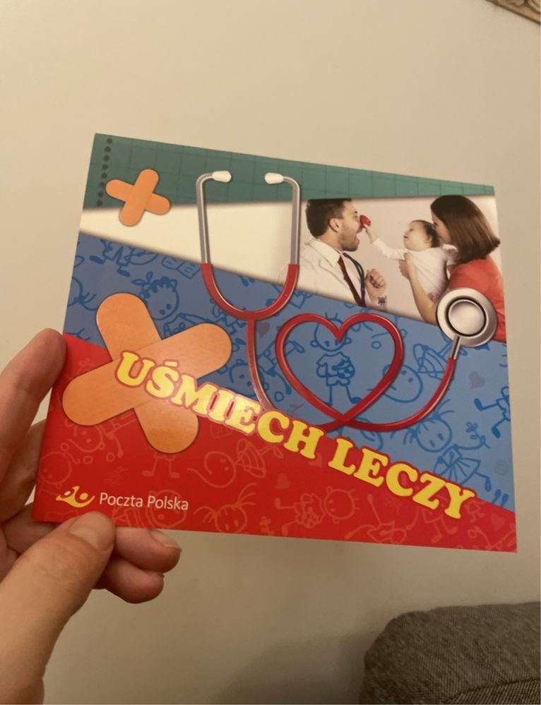 Folder filatelistyczny Uśmiech leczy