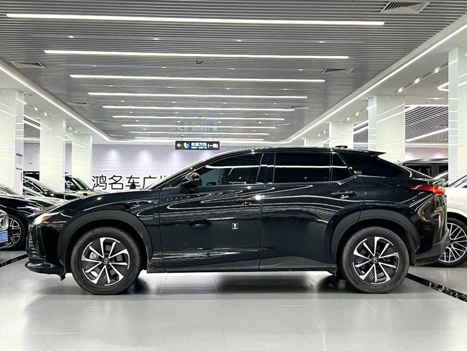 Lexus RZ 450e 2023 року