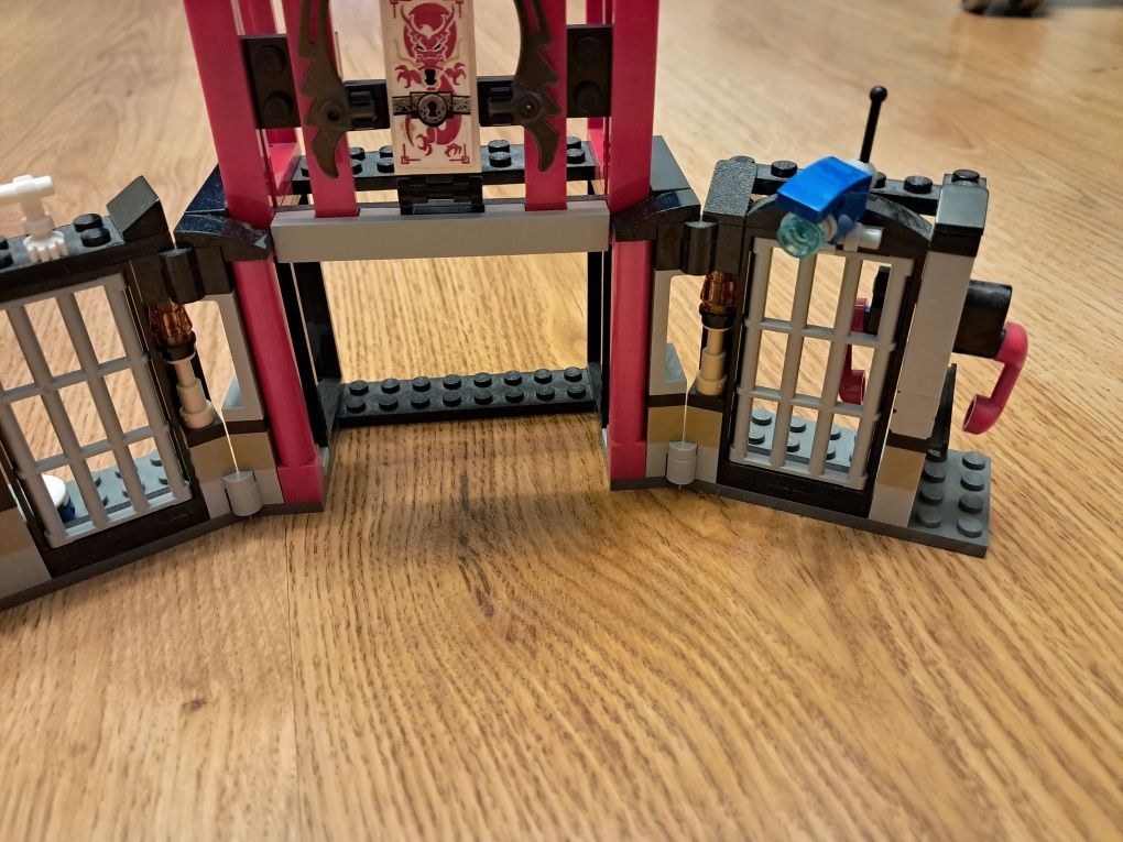 Lego Ninjago więzienie (sam budynek, bez figurek i akcesoriów)