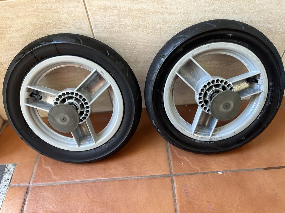 Rodas Todo-o-terreno para carrinho Bebecar