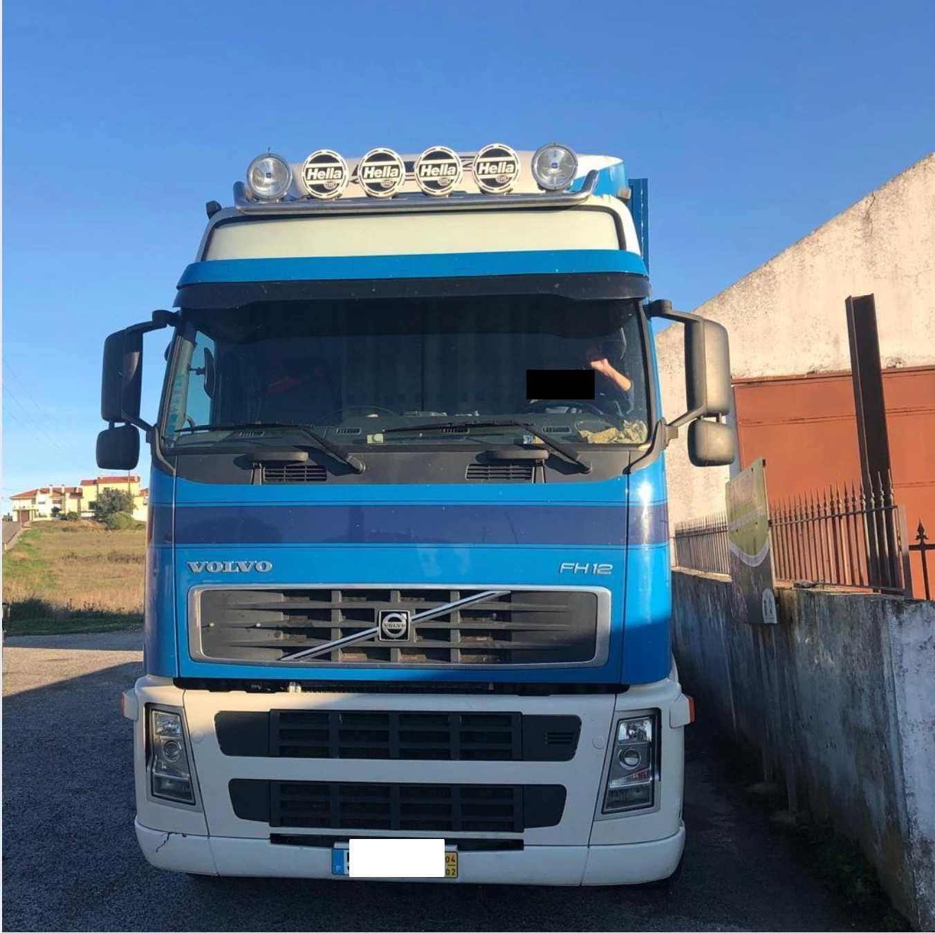 Camião VOLVO FH12