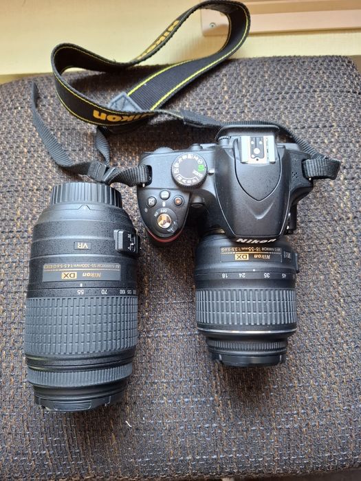 Фотоапарат nikon d3200+студійний спалах, білий фон