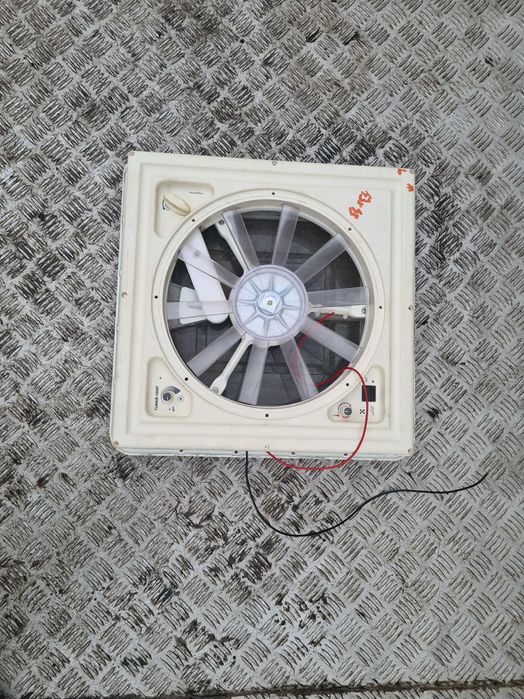 kamper bus okno dachowe otwierane wentylator regulacja Fiamma 40x40