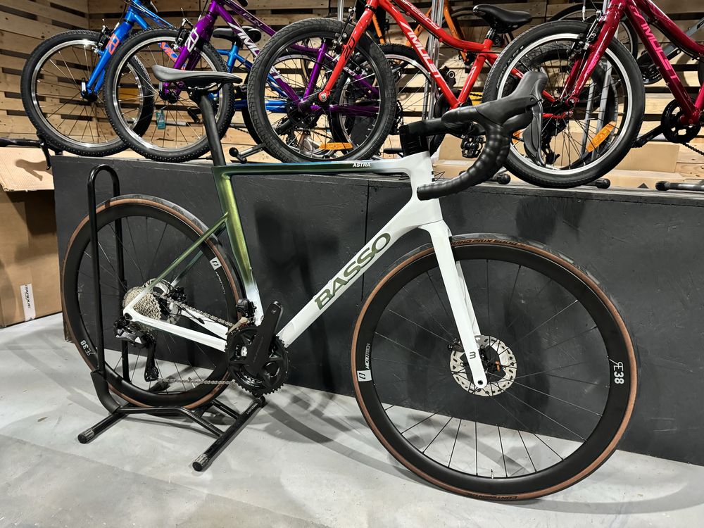 Wloska szosa Basso Astra Ultegra Di2 kola karbon raty 0%