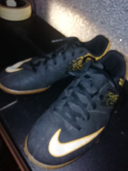 Продам обувь для футбола