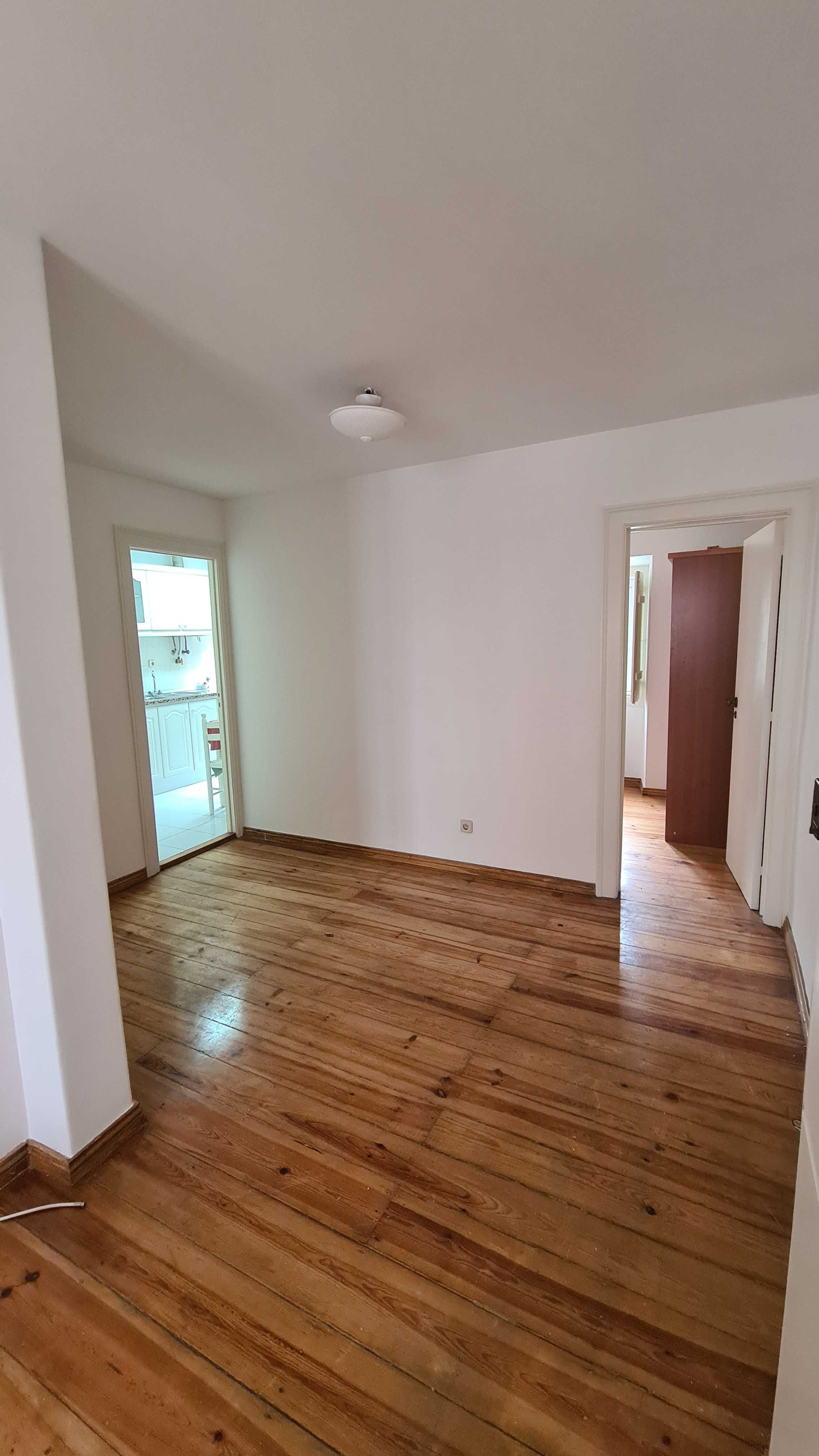 T2, 1º Andar, 50m2, na Rua de São Bento