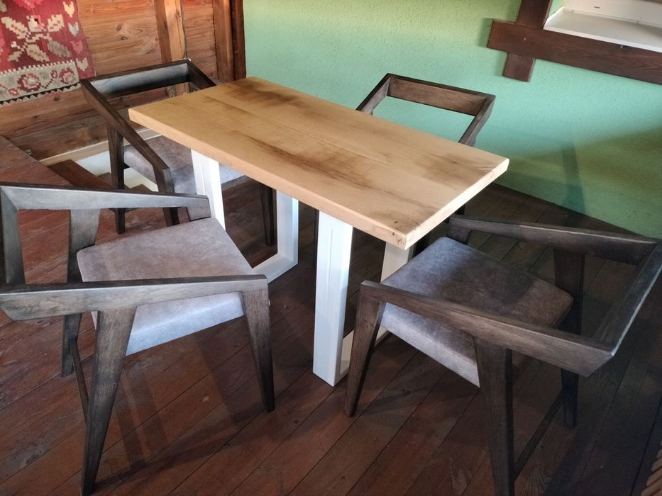 Стільці з дуба з м'яким сидінням