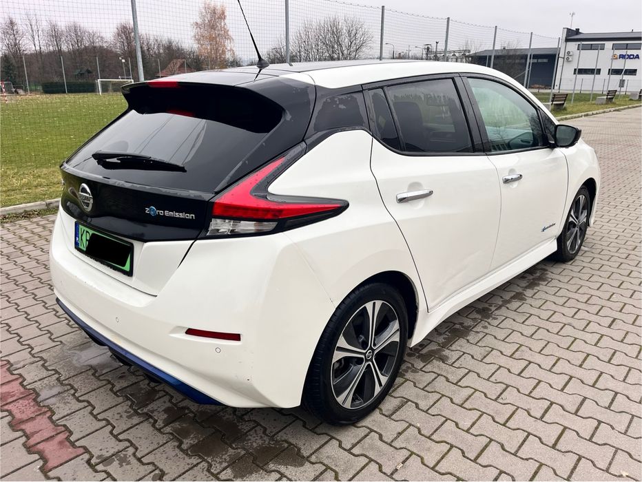 Nissan Leaf biala perła N connecta propilot kamera 360 faktura