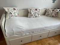 Białe łóżko Ikea hemnes