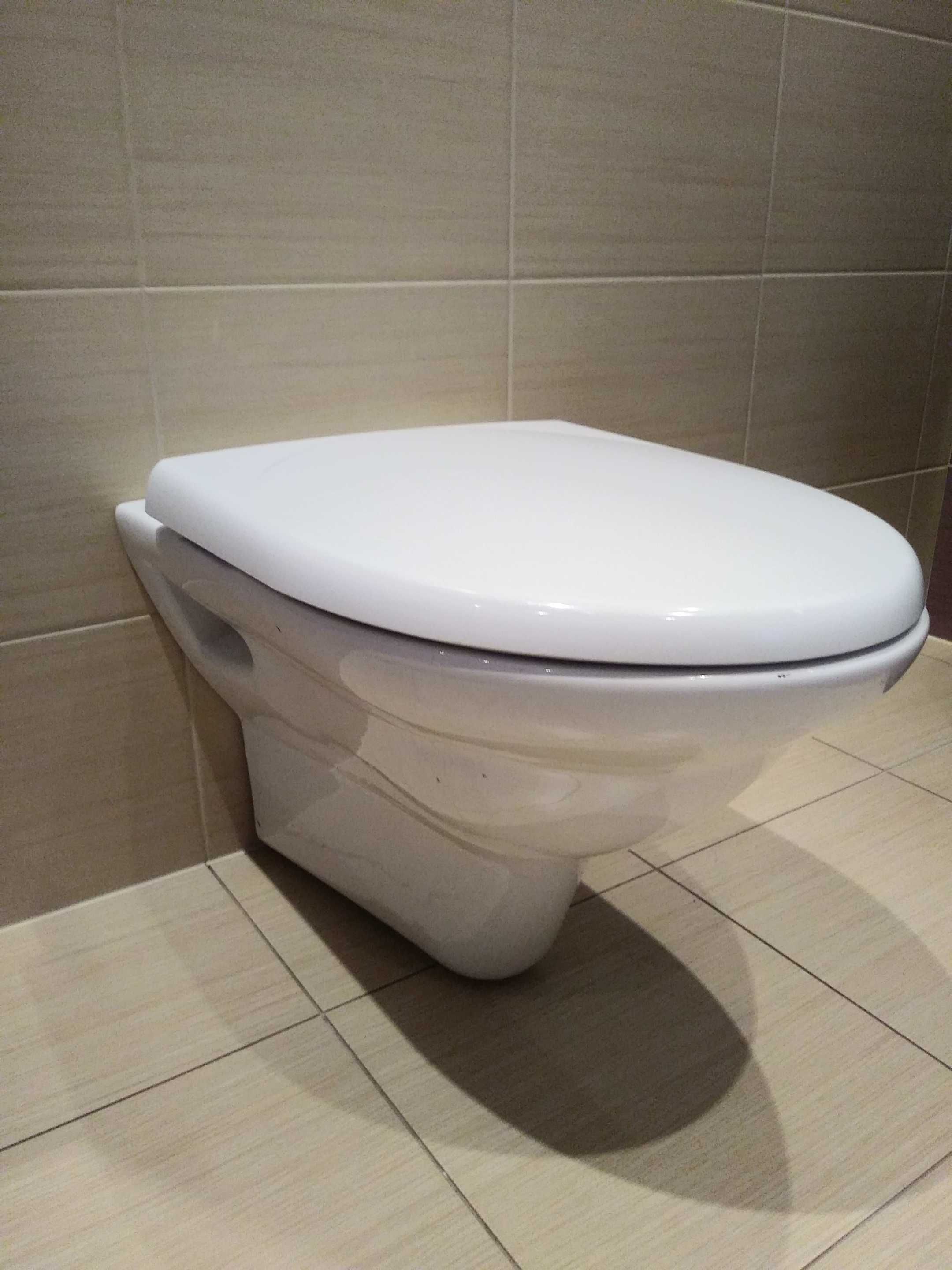 monia Wc toaleta wisząca z klapą Laufen