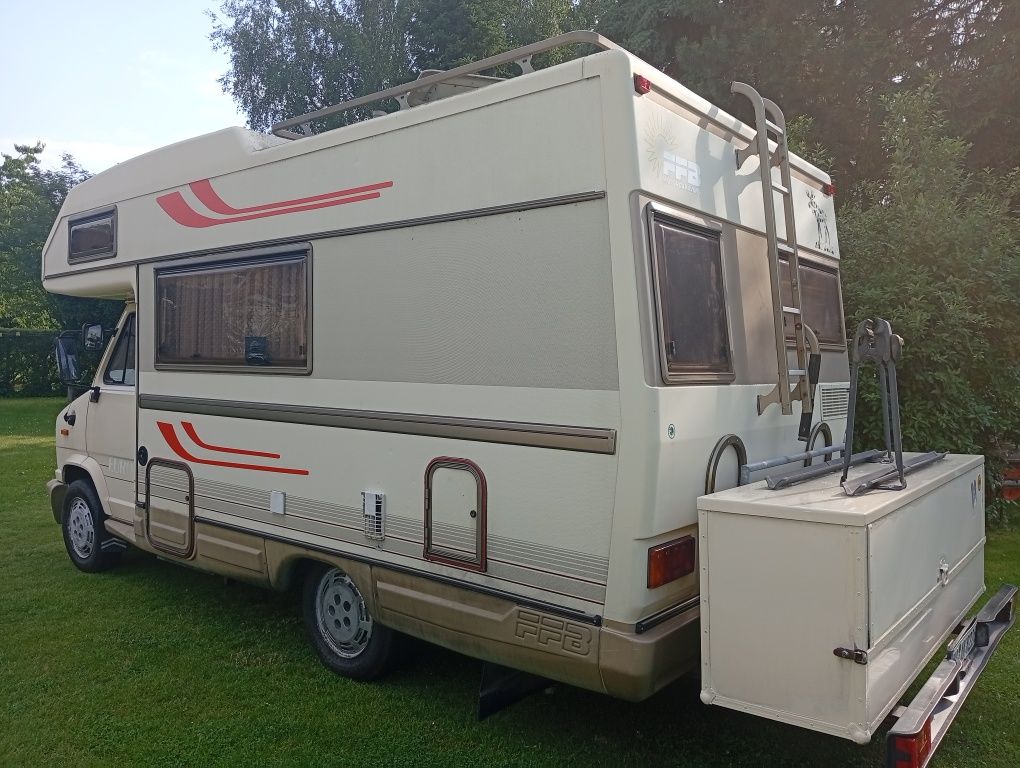 Peugeot J5 camper,2,5 T.diesel ,woda,WC, lodówka,natrysk,ogrzewanie.