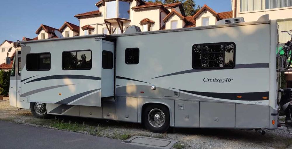 Kamper (RV)  Freightliner Cruise Air z 2006 roku
