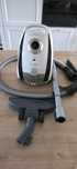 Mocny solidny odkurzacz SEVERIN S-Power o mocy 1800W.