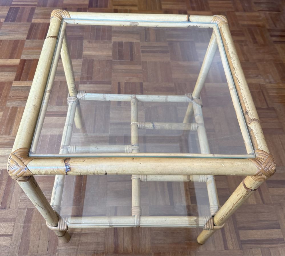 Mesa de Cabeceira Vintage em Bambu com Tampos de Vidro