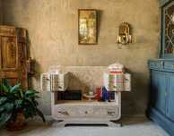Consola Deco com pintura decorariva.