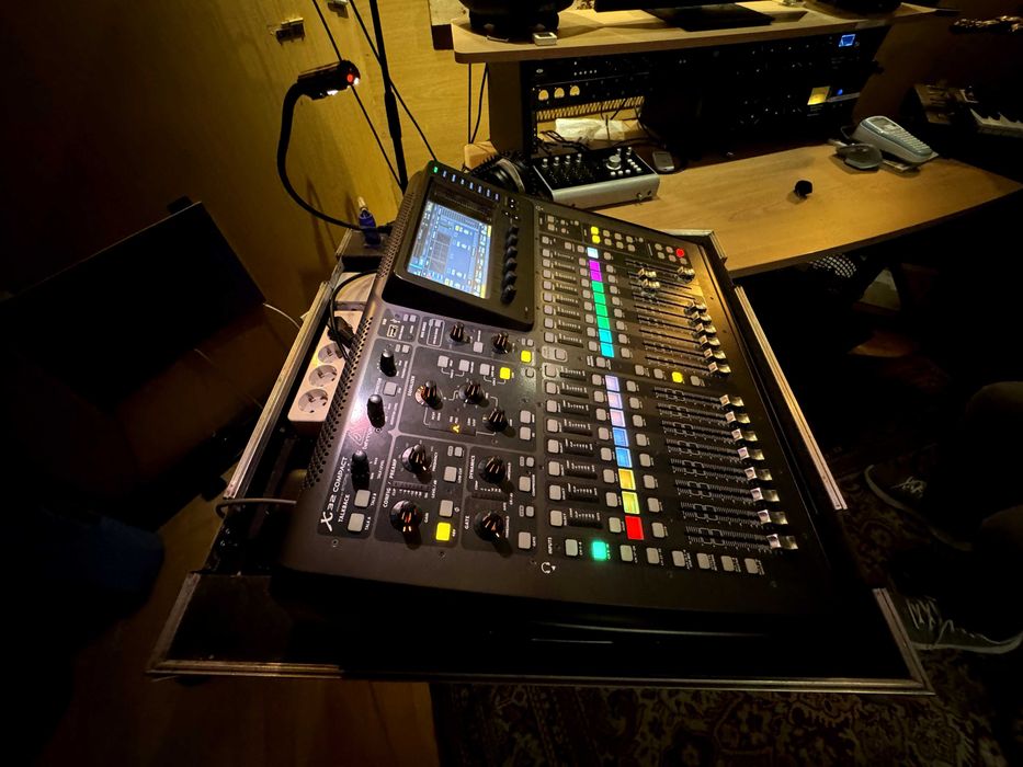 Behringer X32 compact + acessórios