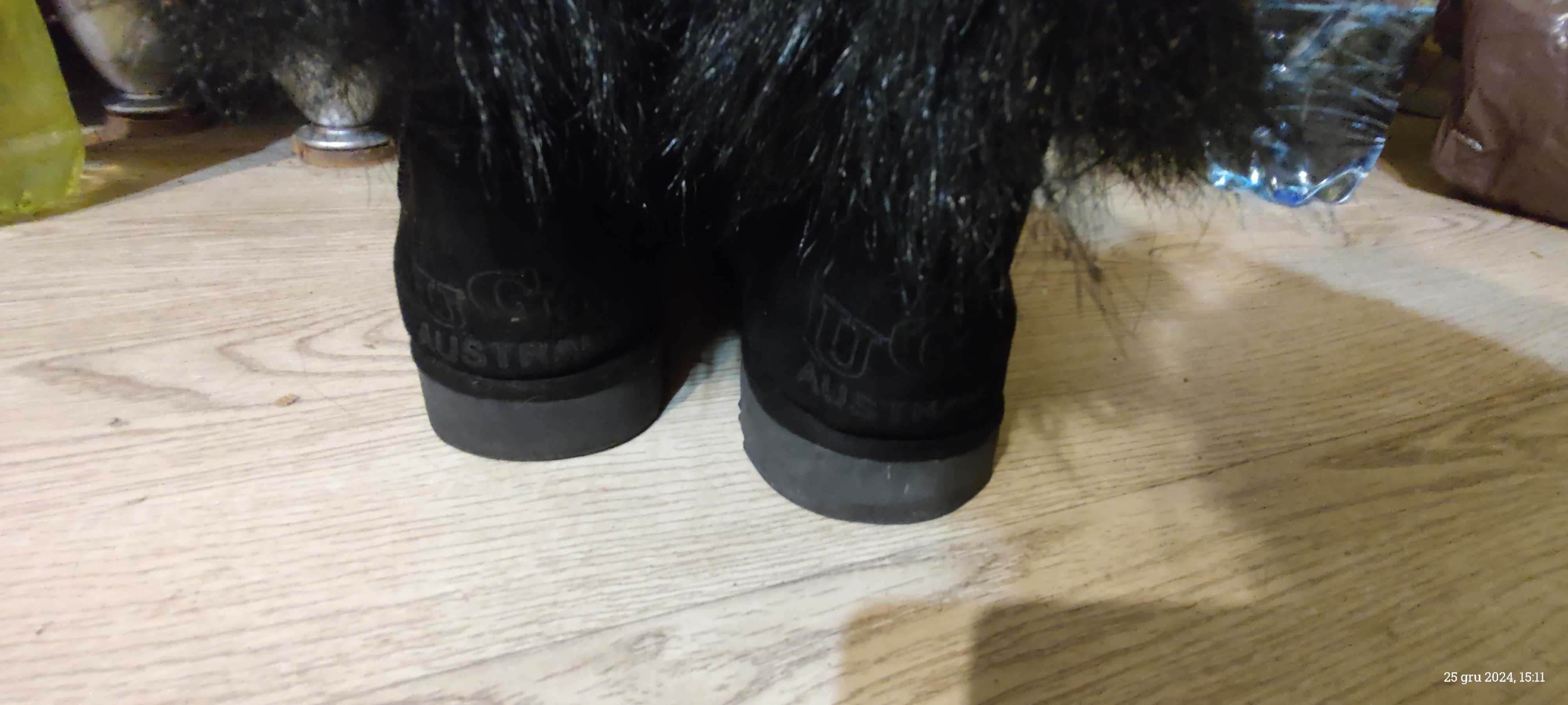 Sprzedam damskie botki UGG.