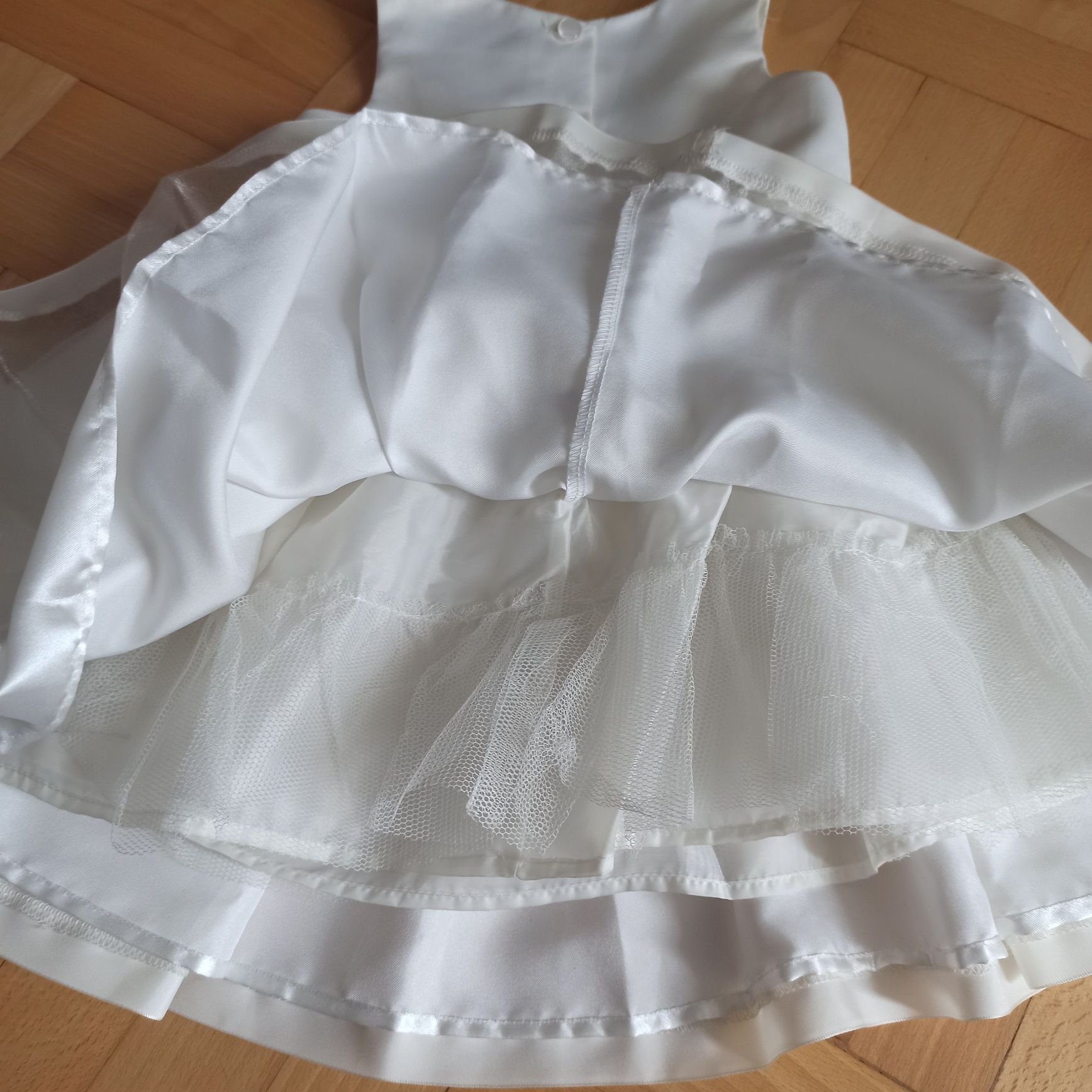 Biała sukieneczka sukienka z kwiatkami girl 6-12mies chrzest wesele
