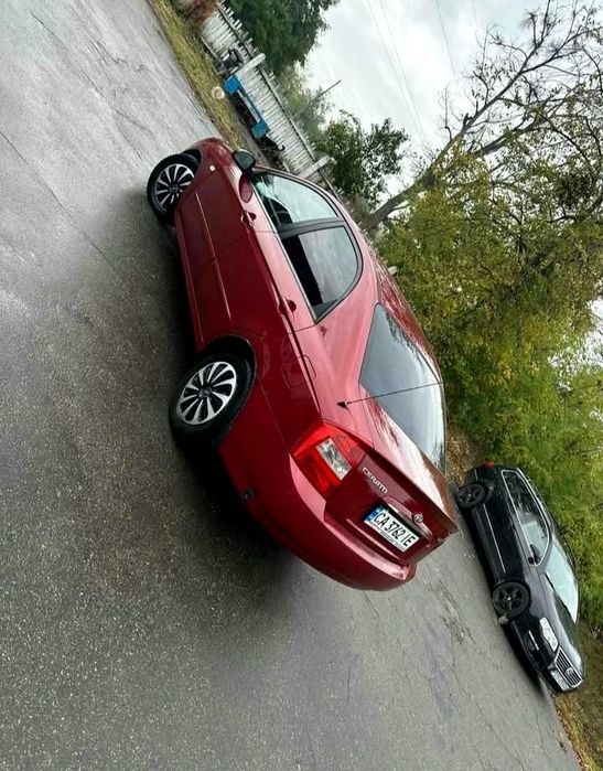 Продам власний Kia Cerato.