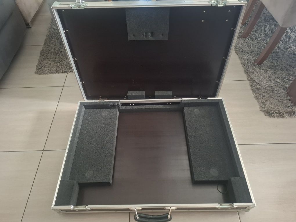 Case do kontrolera Denon MCX 8000