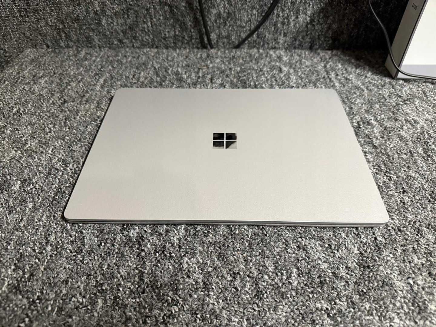 Laptop Microsoft Surface 4 13" Intel Core i5 8 GB /1TB GB srebrny