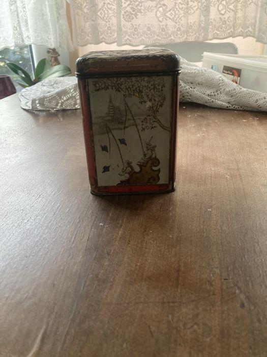 Stara  angielsk puszka