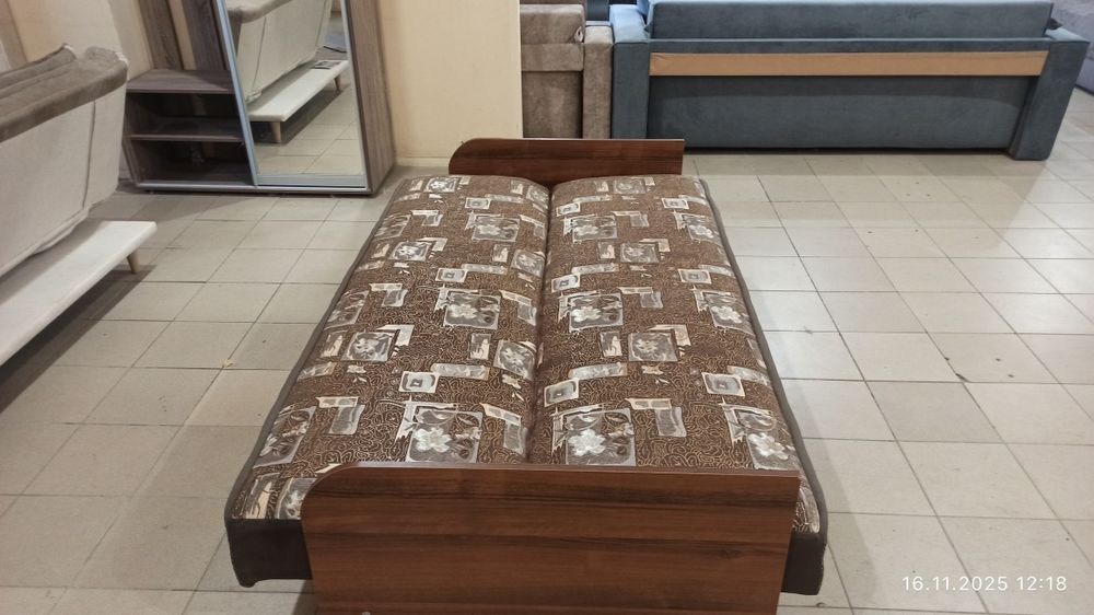 Диван книжка в отличном состоянии