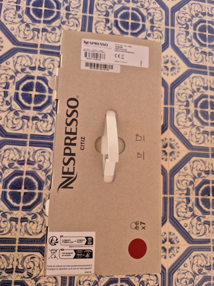Maquina de café Nespresso Citiz. Vermelha.