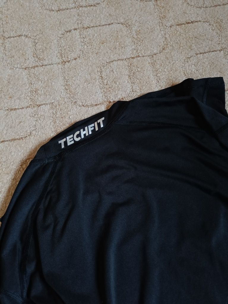 Koszulka sportowa Adidas Techfit compression L do biegania