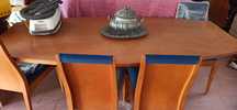 Mesa e cadeiras usados