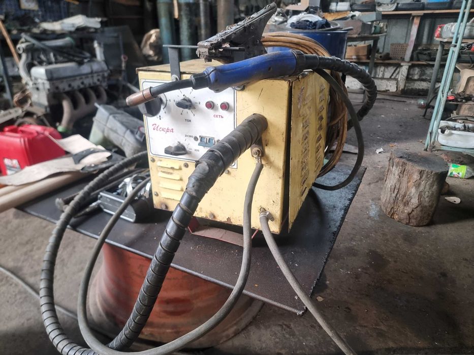 Зварвальний апарат ІСКРА ПОЛУАВТОМАТ  ( Апарати Якості СССР)