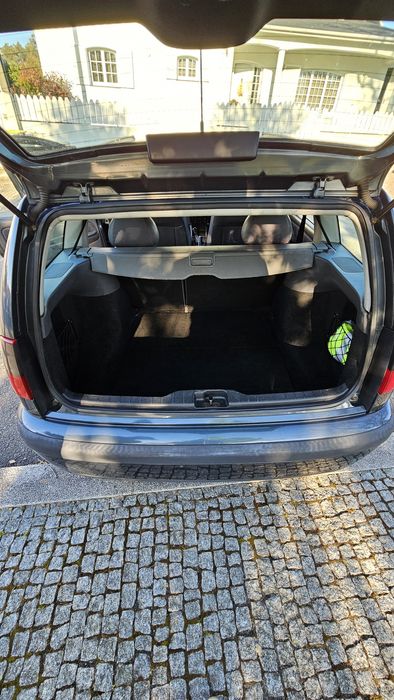 SEAT Cordoba 1.9 TDI
Ano: 1999
Cor: azul
Combustivel: Gasoleo
KM: 270