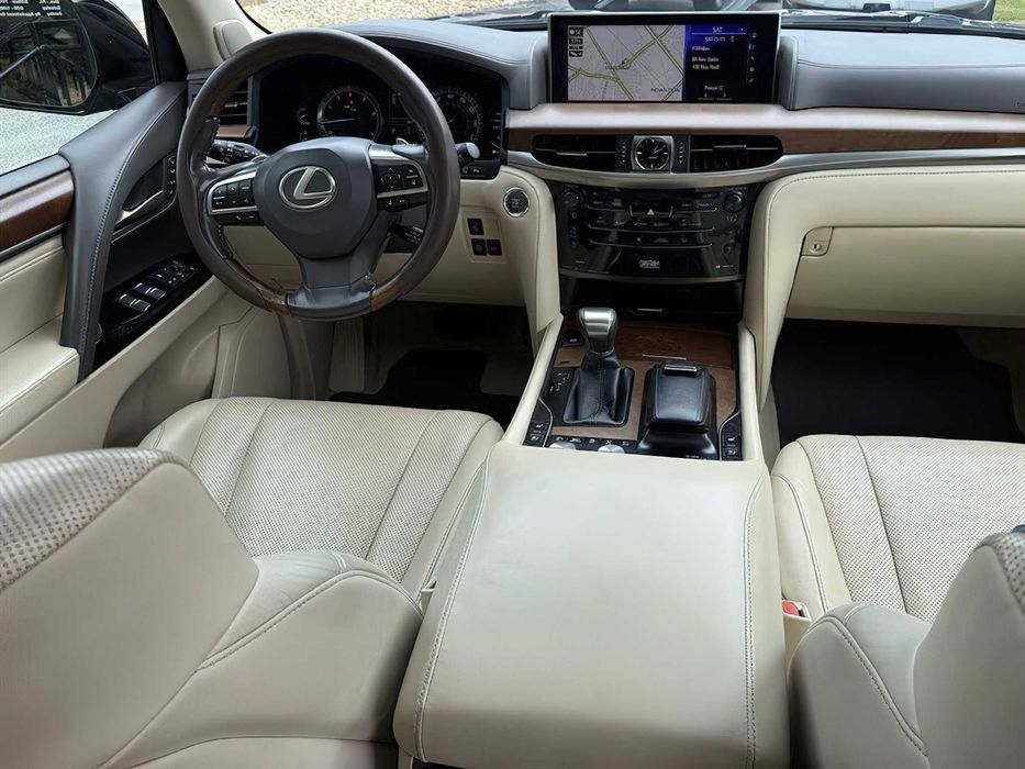 Lexus LX 570      2017