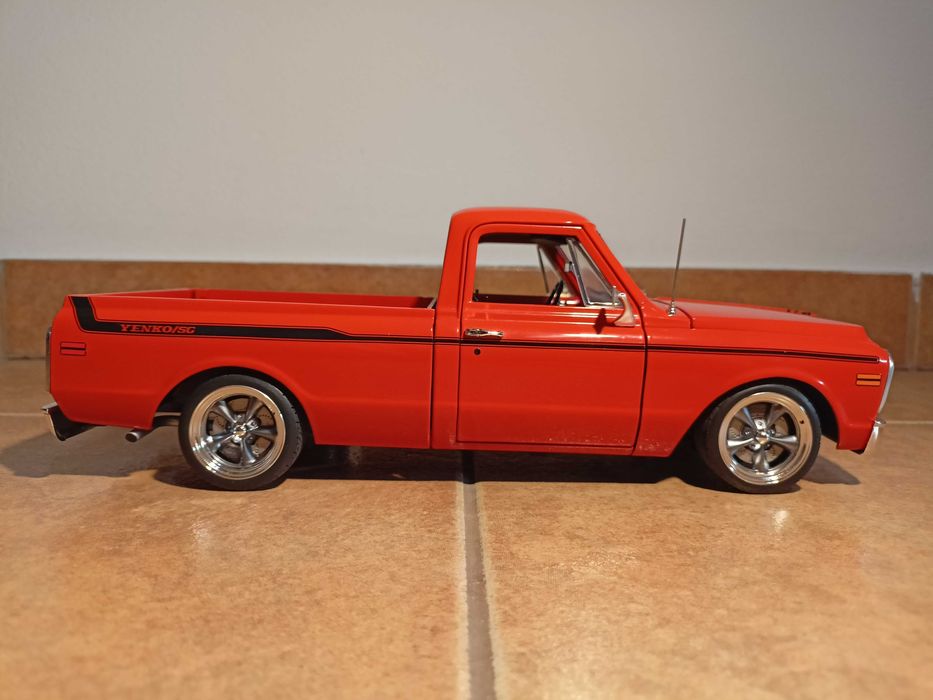 Chevrolet C10 Yenko 1969 model w skali 1:18 ACME/otwierane elementy