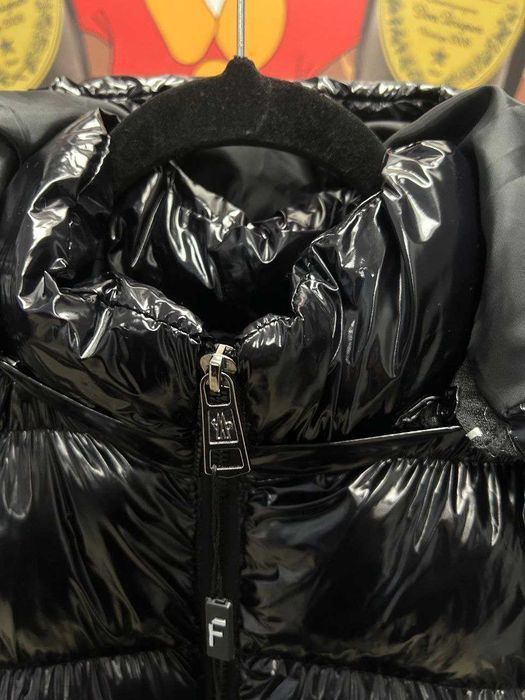 ЦІНА БУЛА 4000!Чоловіча брендова ЖИЛЕТКА MONCLER чорна безрукавка лак