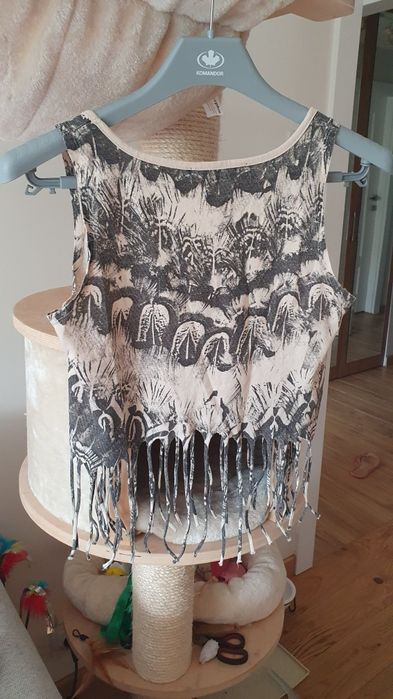 Krótki kremowy crop top z frędzlami bawełna wzory trochę aztec XXS