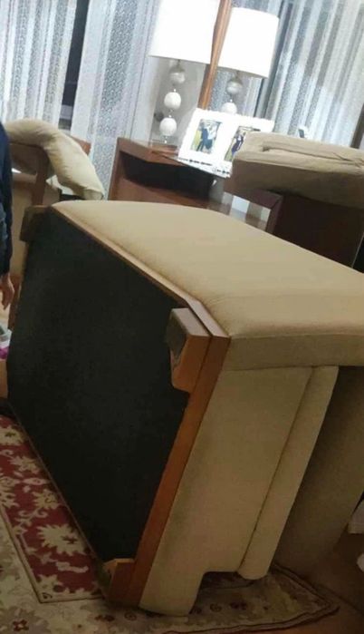 Sala completa em madeira de cerejeira - Mesa vidro, aparador, sofá e +