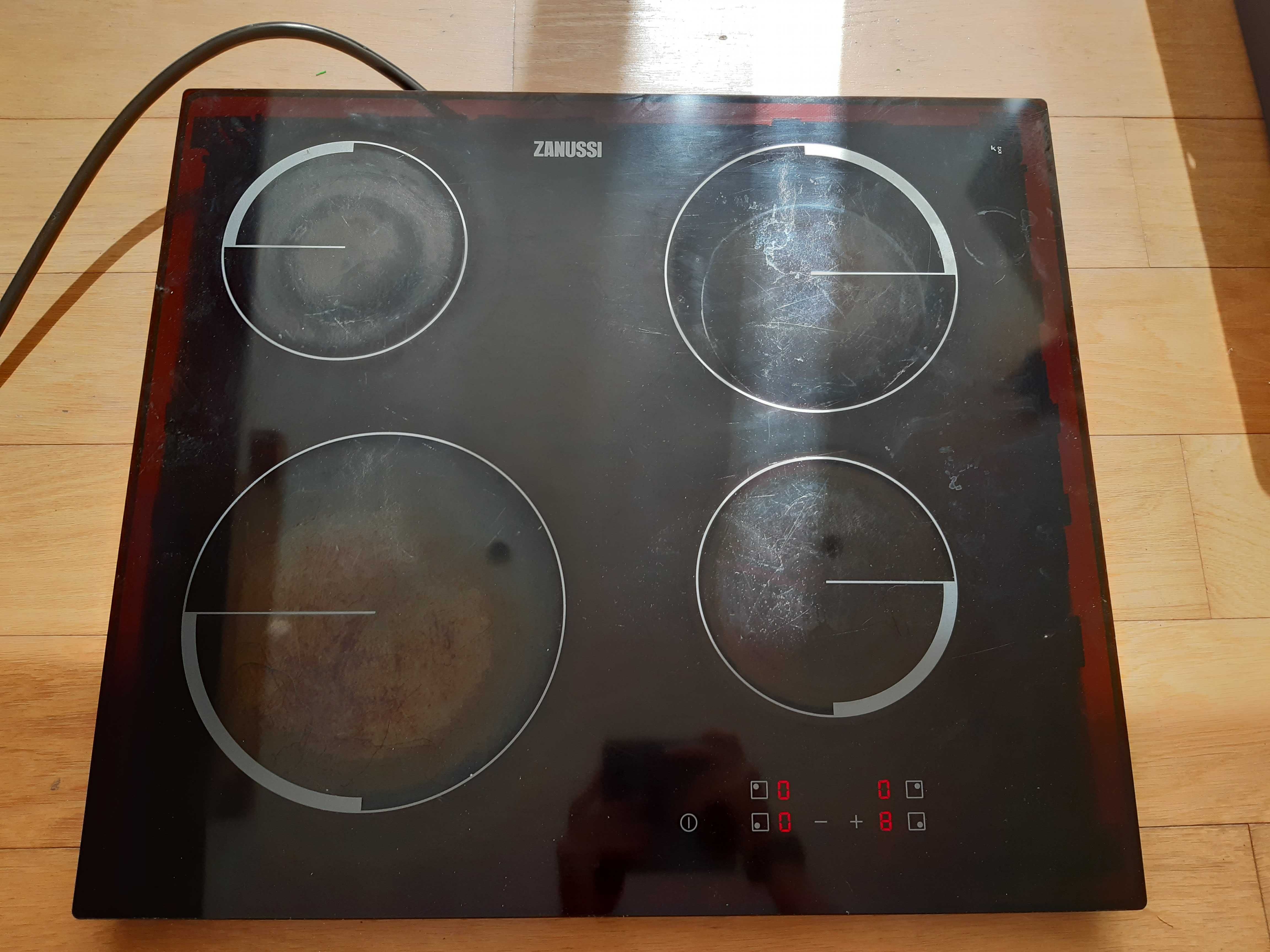 Placa vitrocerâmica Zanussi 6.5 kW 4 bocas