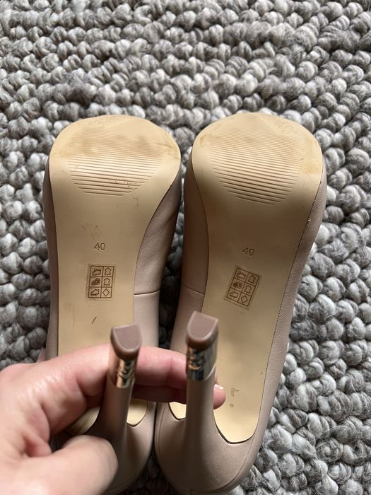 Szpilki Guess, skóra