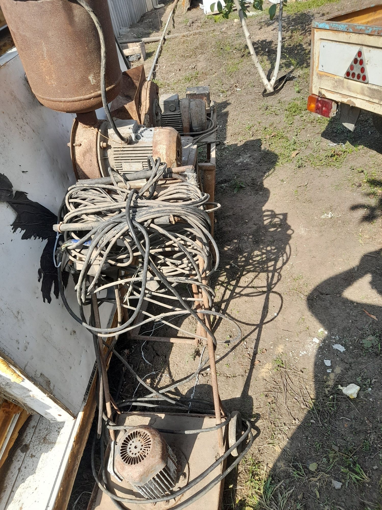 Продам дертемолку, овощерезку, газонокосилку электрические.