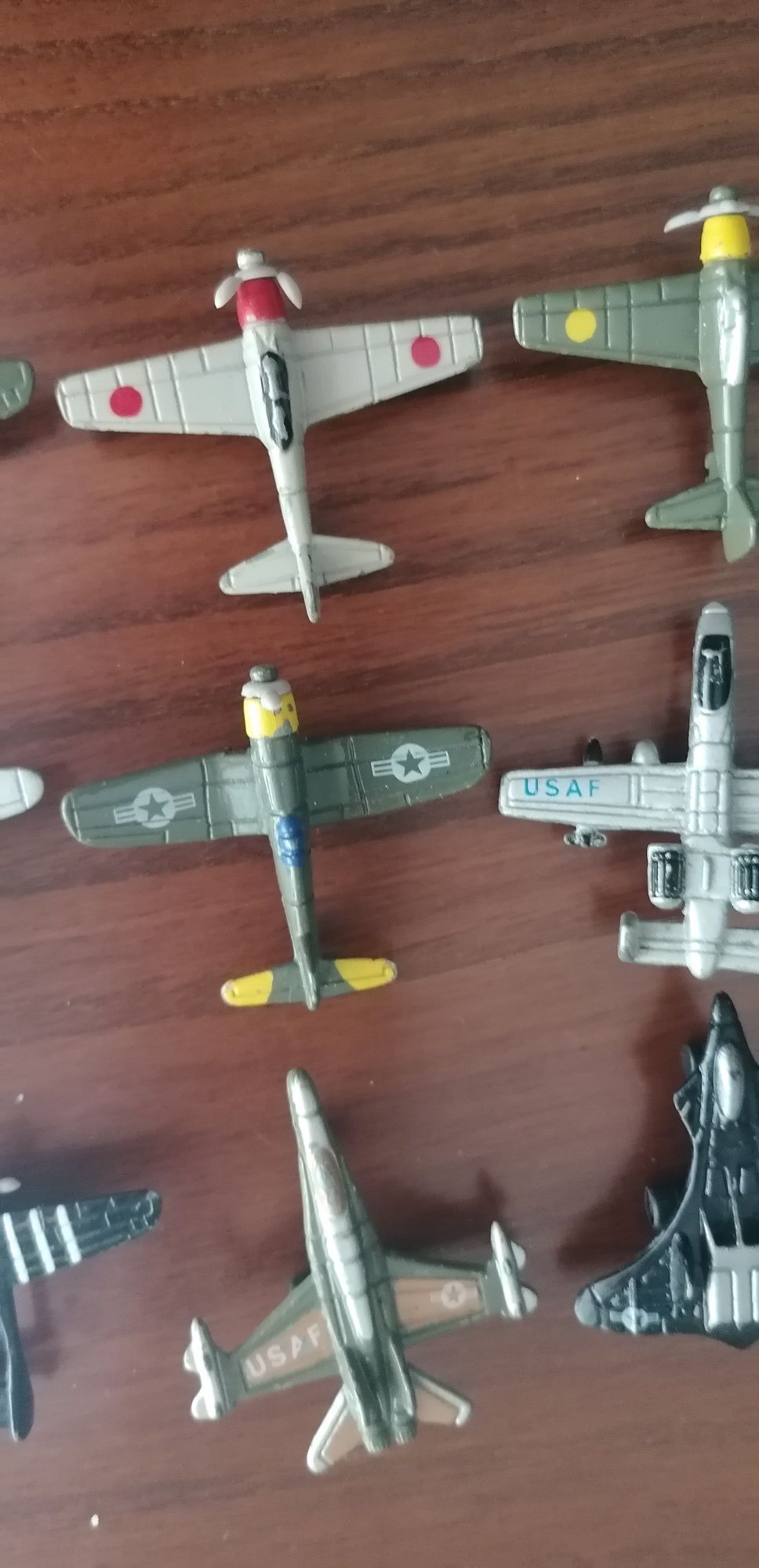 Aviões em metal miniaturas