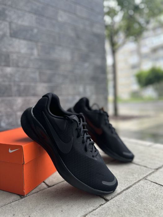 Чоловічі оригінальні кросівки Nike revolution 7 FB2207 005
